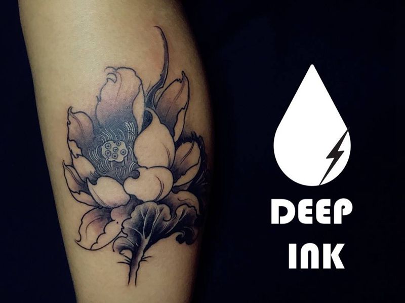 腿部莲花纹身图片_腿部脚部传统植物纹身图案