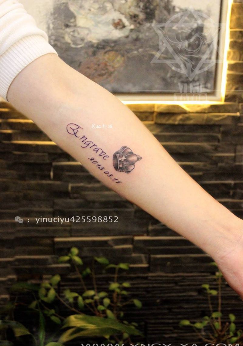 字母皇冠纹身图片_成品手臂清新艺奴刺域纹身图案