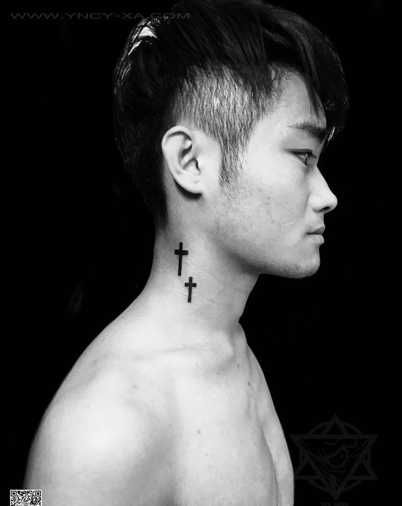 十字架纹身图片_成品艺奴刺域字符宗教颈部纹身图案