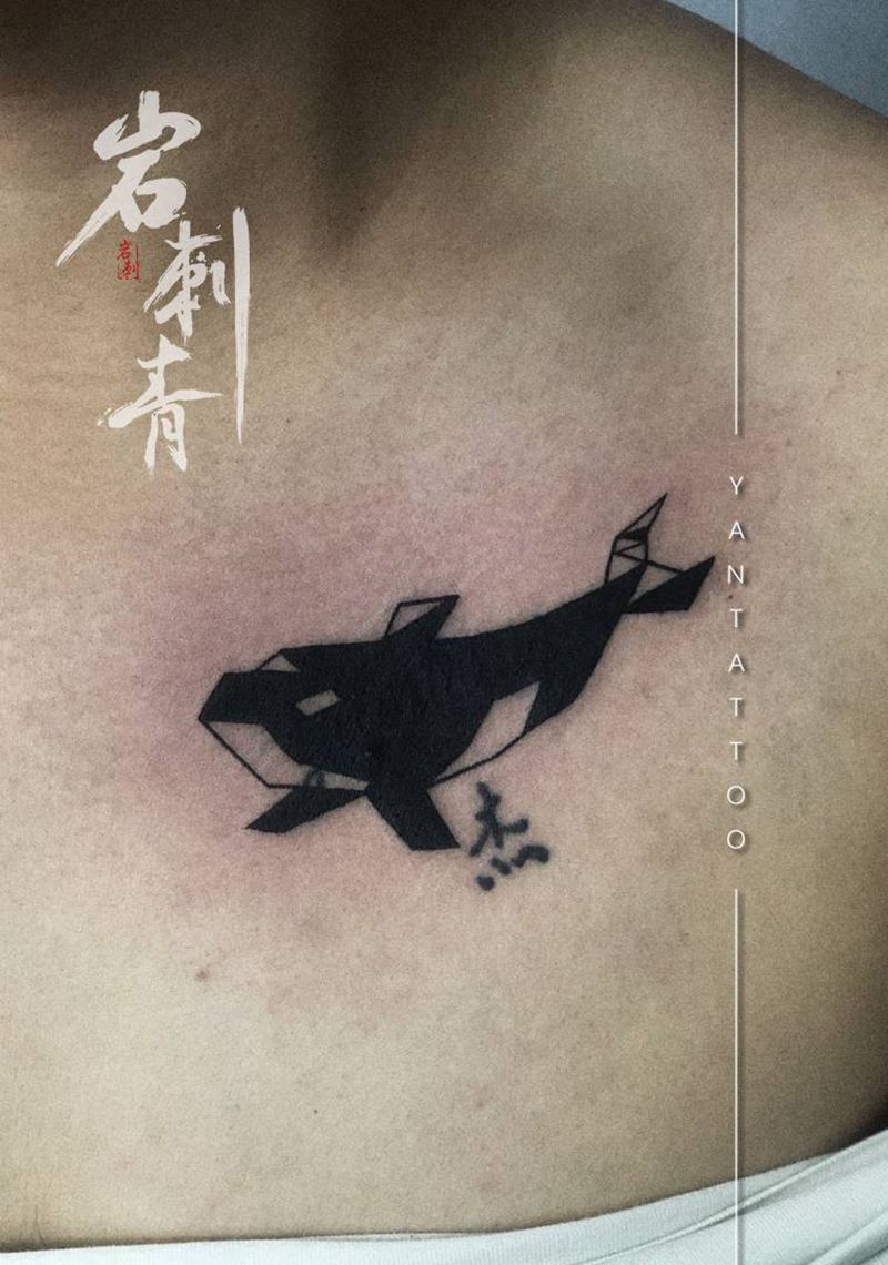 鲸鱼纹身图片_胸部几何图腾纹身图案