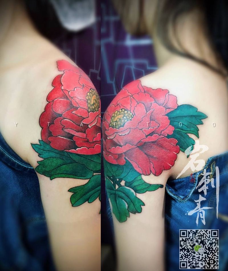 牡丹纹身图片_成品肩部传统植物遮盖纹身图案