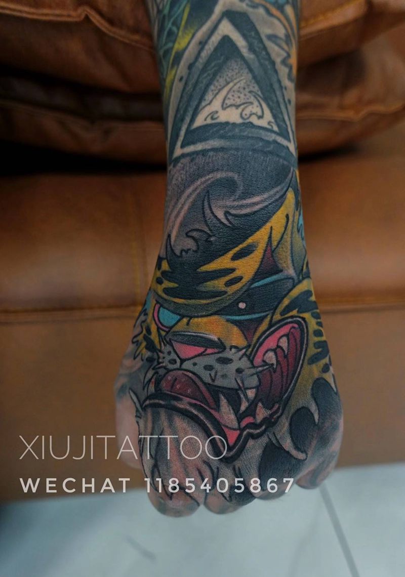 new school 老虎 遮纹身图片_手部New School老虎手背遮盖纹身图案