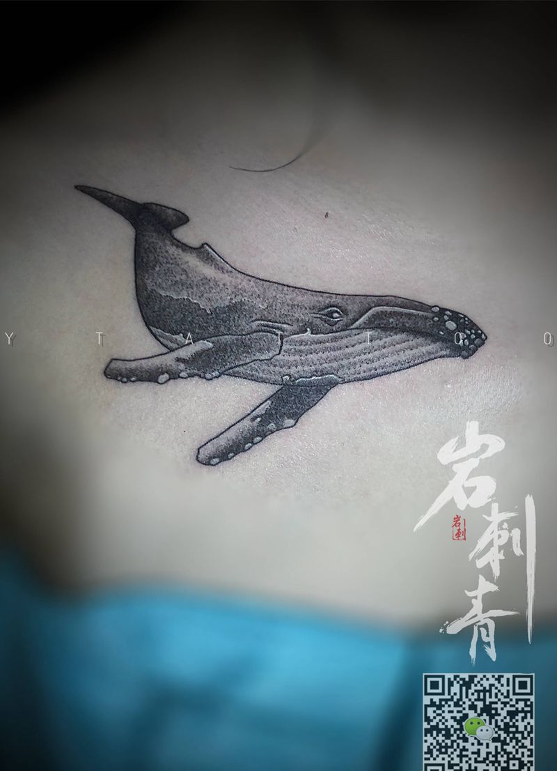 点刺鲸鱼纹身图片_胸部点刺纹身图案