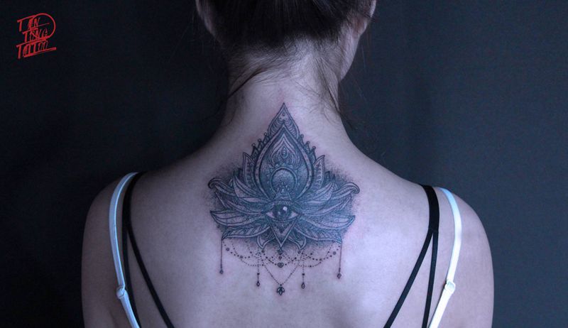 梵花遮盖纹身图片_颈部点刺遮盖纹身图案