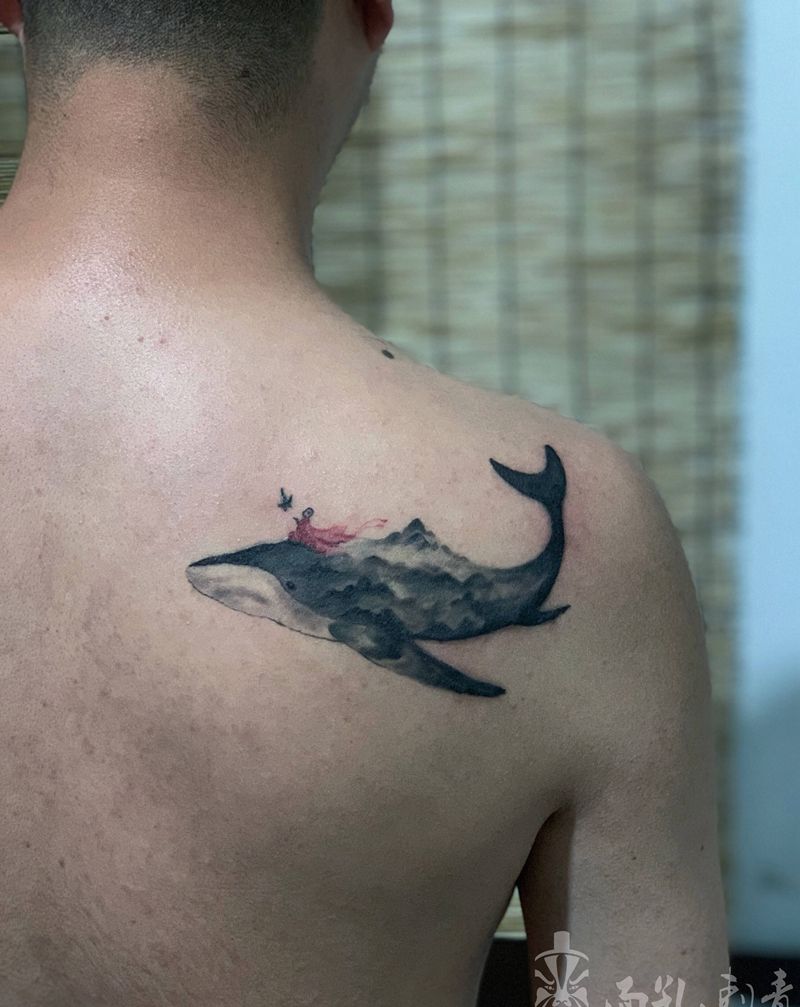 鲸纹身图片_肩部背部水墨纹身图案