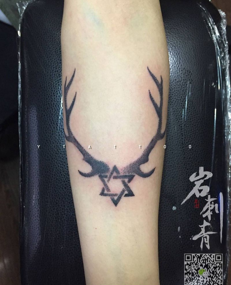 六芒星鹿角纹身图片_成品手臂清新动物几何纹身图案