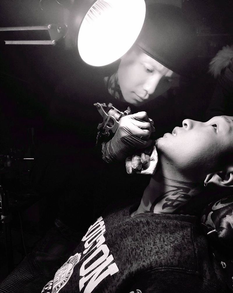 硬气的纹身师纹身图片