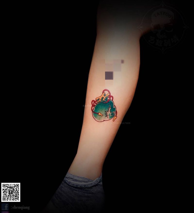 钱袋纹身图片_腿部新传统艺奴刺域原创纹身图案