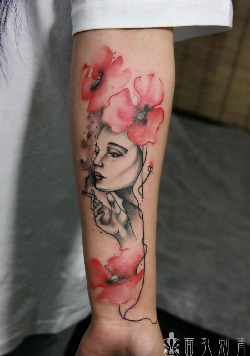 女人花纹身图片_手臂欧美写实水彩纹身图案