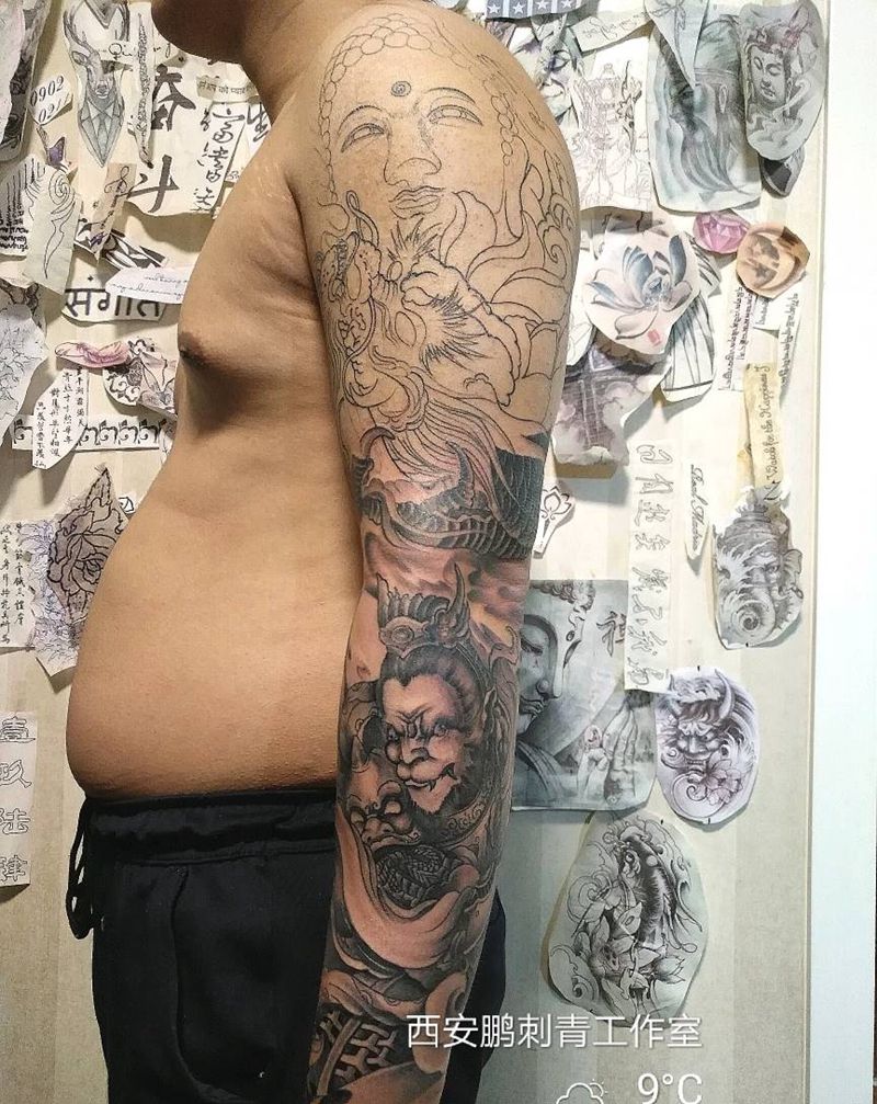 花臂未完纹身图片