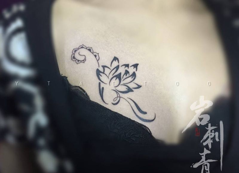 莲花纹身图片_成品胸部清新图腾纹身图案