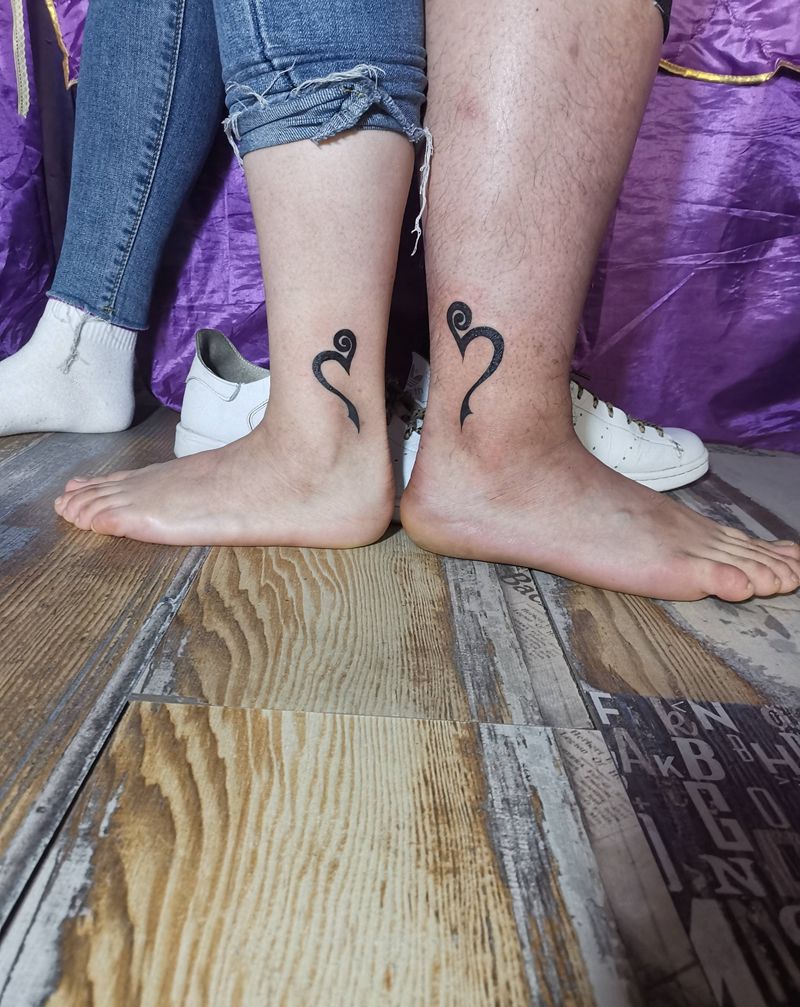 情侣纹身图片_脚部纹身图案