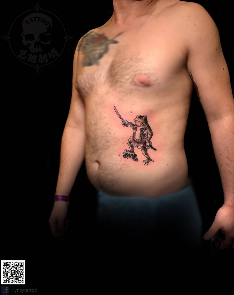 武士蛙纹身图片_腹部新传统艺奴刺域原创纹身图案