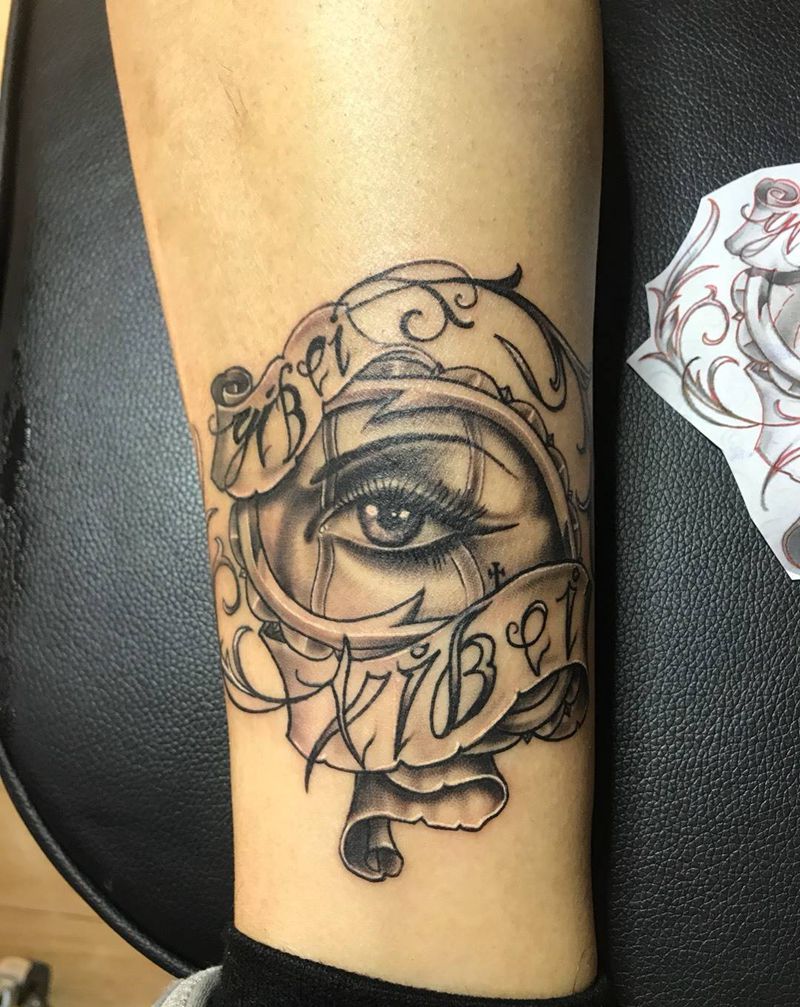 小眼睛纹身图片_成品脚部传统人物西安纹身图案