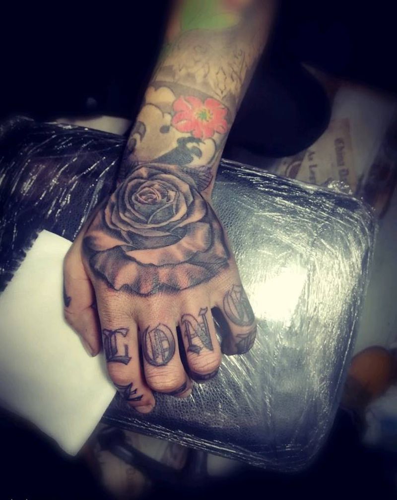 字母和花纹身图片