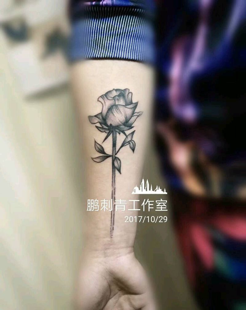 玫瑰纹身图片_传统清新纹身图案