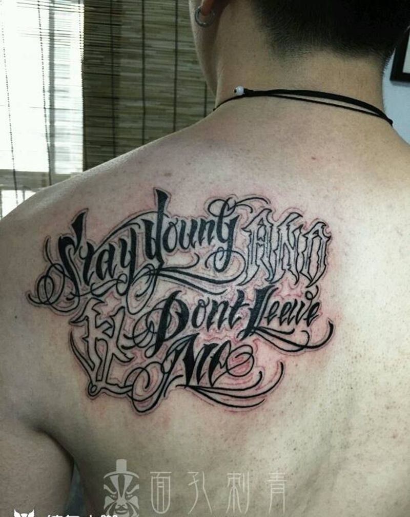 花体纹身图片_肩部背部欧美字符成品纹身图案