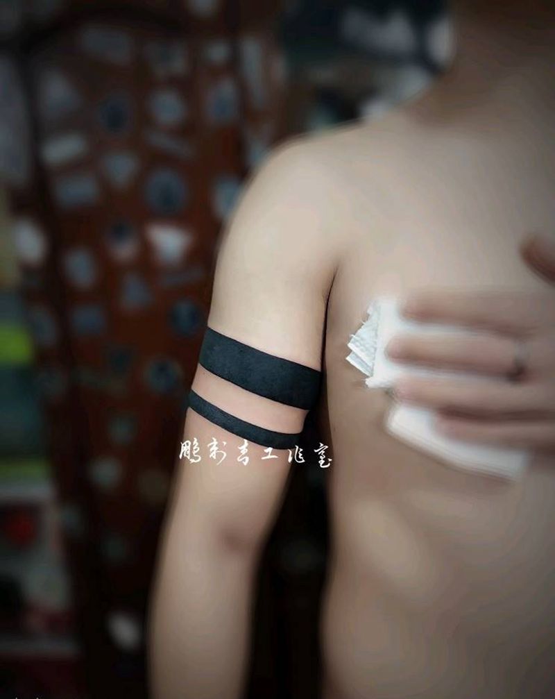 臂环纹身图片_手臂几何纹身图案