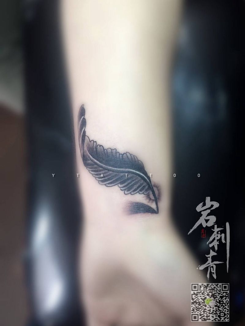 羽毛纹身图片_成品手臂清新静物纹身图案