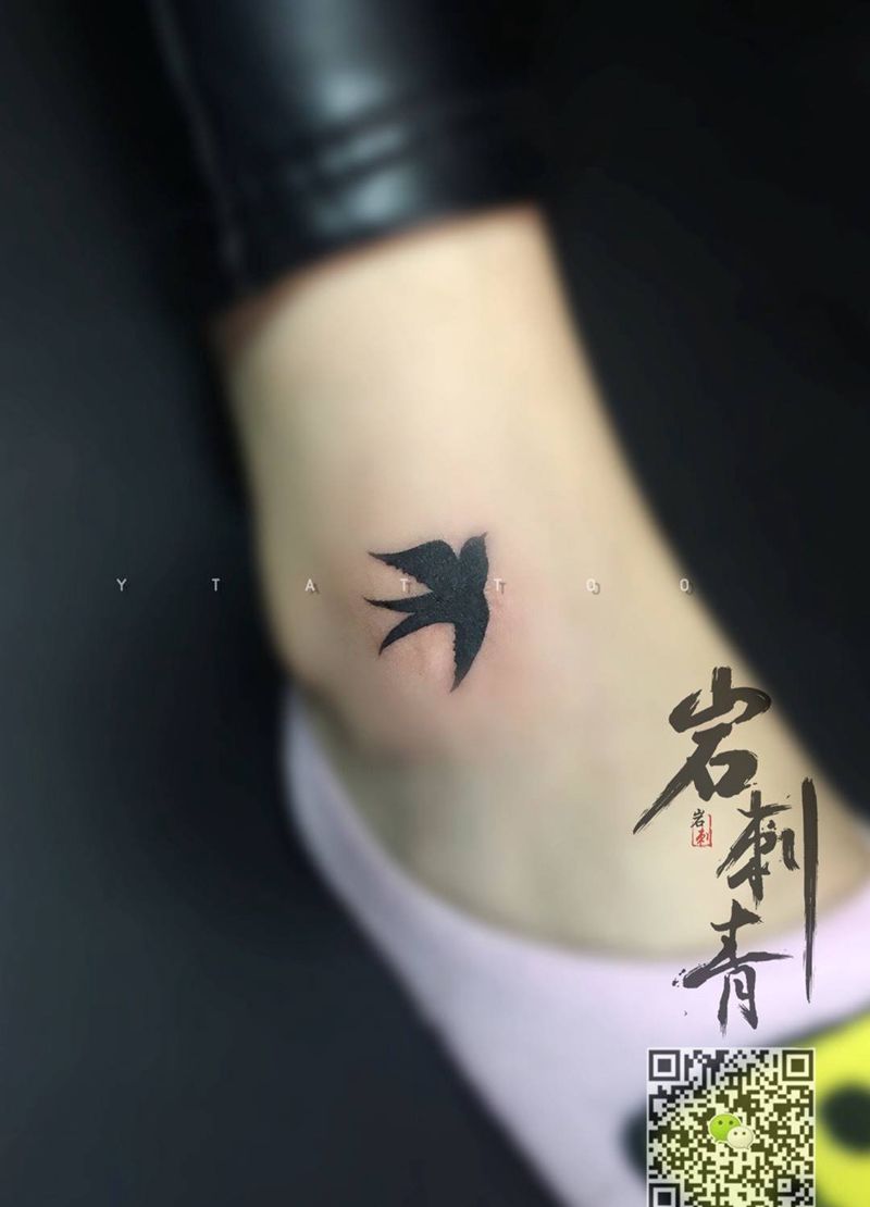 燕子纹身图片_动物图腾脚部成品纹身图案