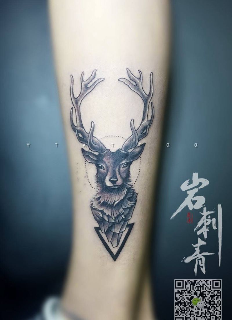 鹿头纹身图片_成品腿部清新欧美动物纹身图案