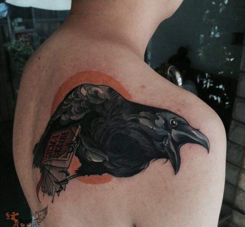 乌鸦纹身图片_欧美宗教鬼神动物肩部纹身图案