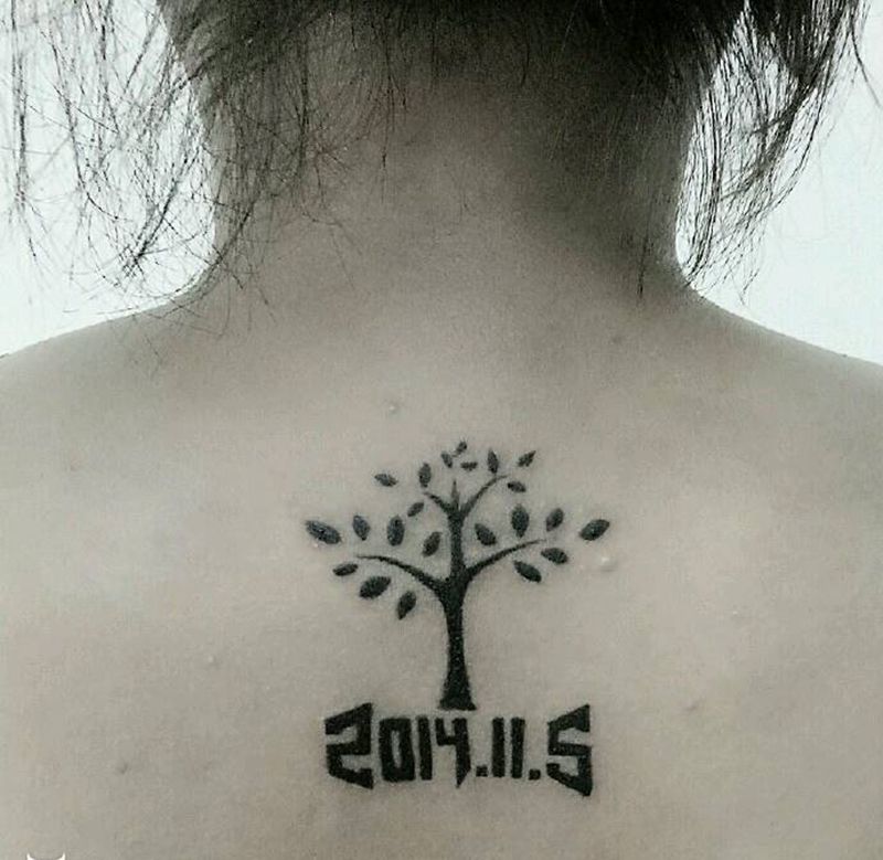 树纹身纹身图片_颈部肩部背部习俗清新字符原创成品纹身图案