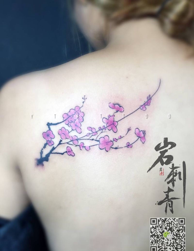 梅花纹身图片_成品背部清新植物纹身图案