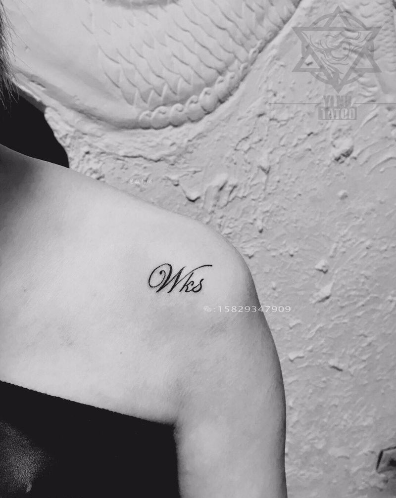 字母纹身纹身图片_成品艺奴刺域清新肩部手臂字母纹身图案