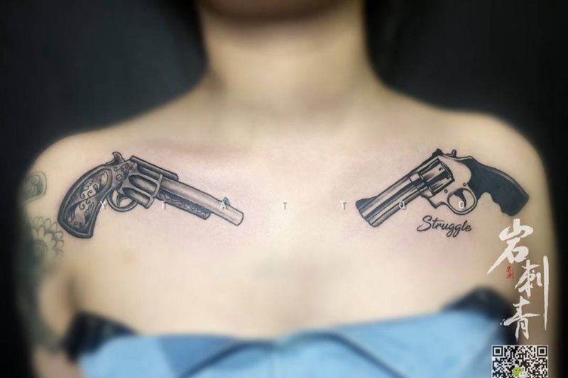 手枪纹身图片_成品肩部欧美静物纹身图案