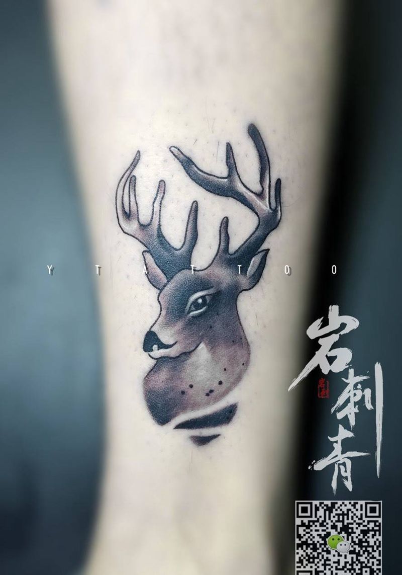 鹿头纹身图片_成品腿部欧美清新动物纹身图案