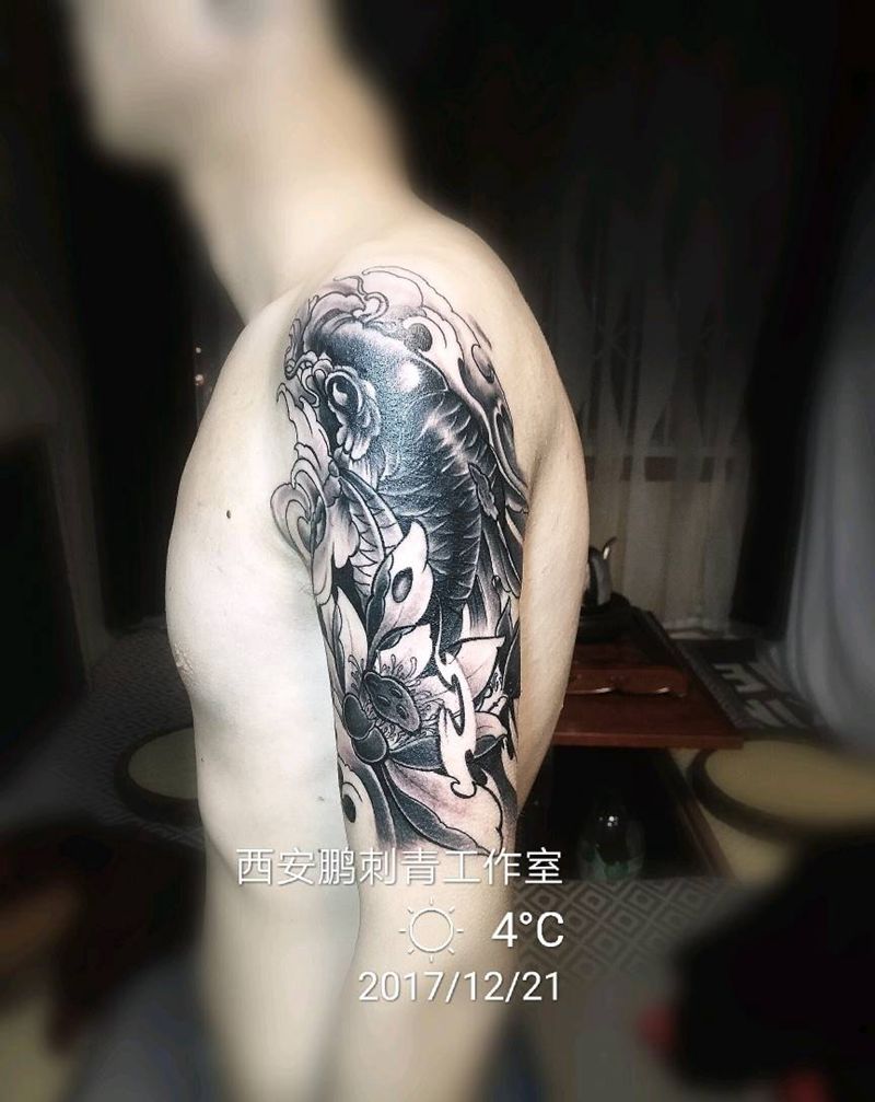 鲤鱼纹身图片_新传统纹身图案