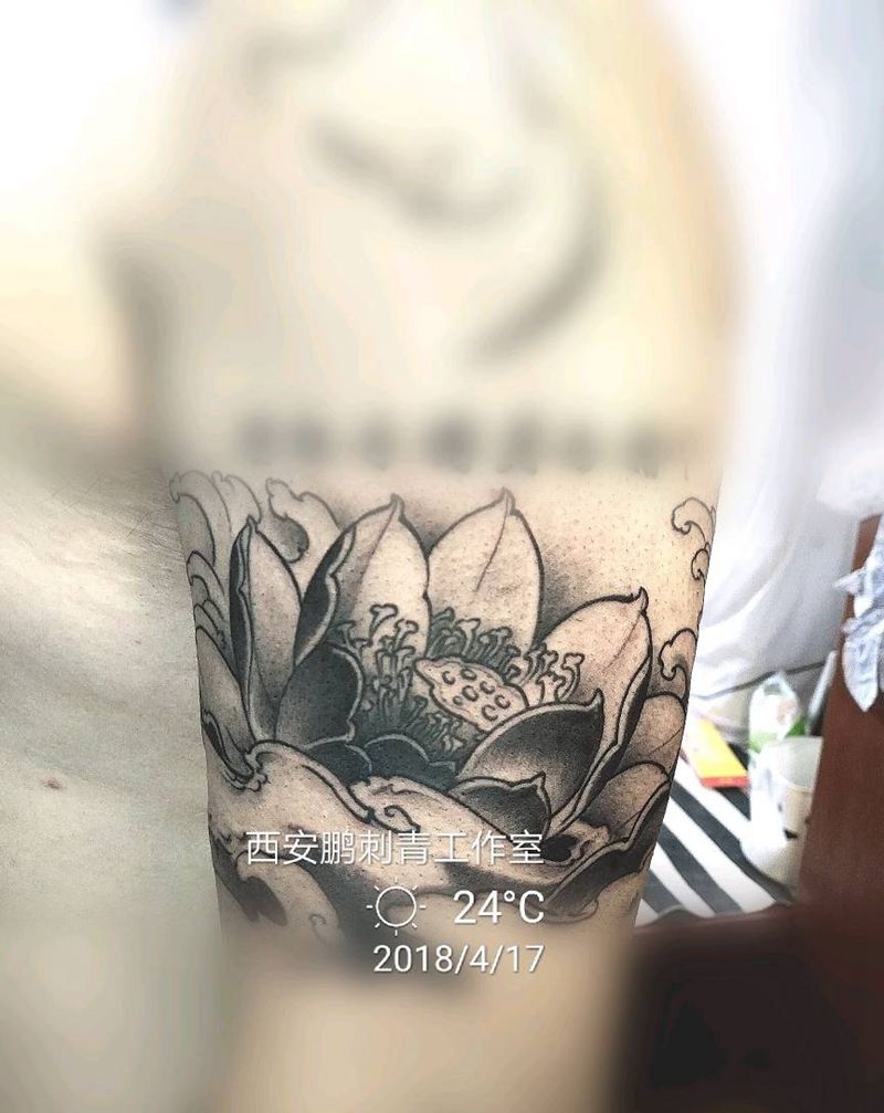 荷花纹身图片_新传统纹身图案