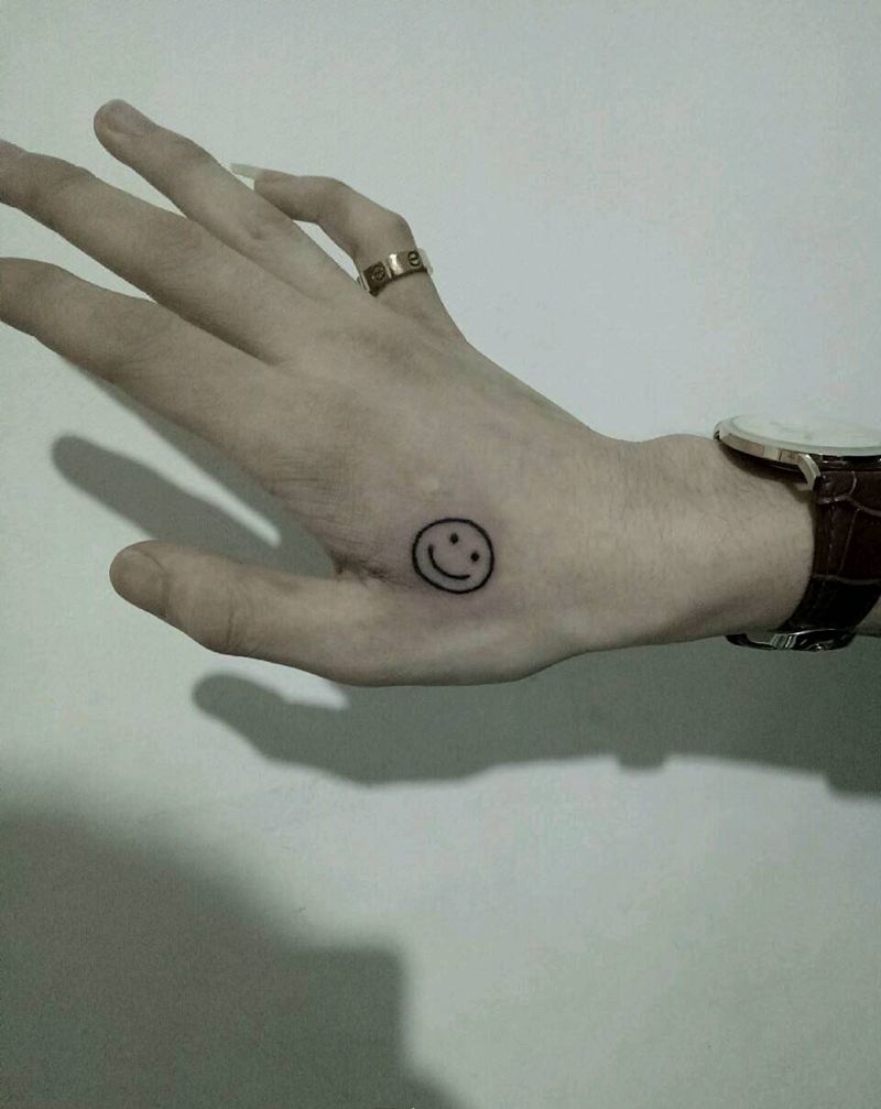权志龙笑脸纹身图片_手部清新人物原创成品纹身图案