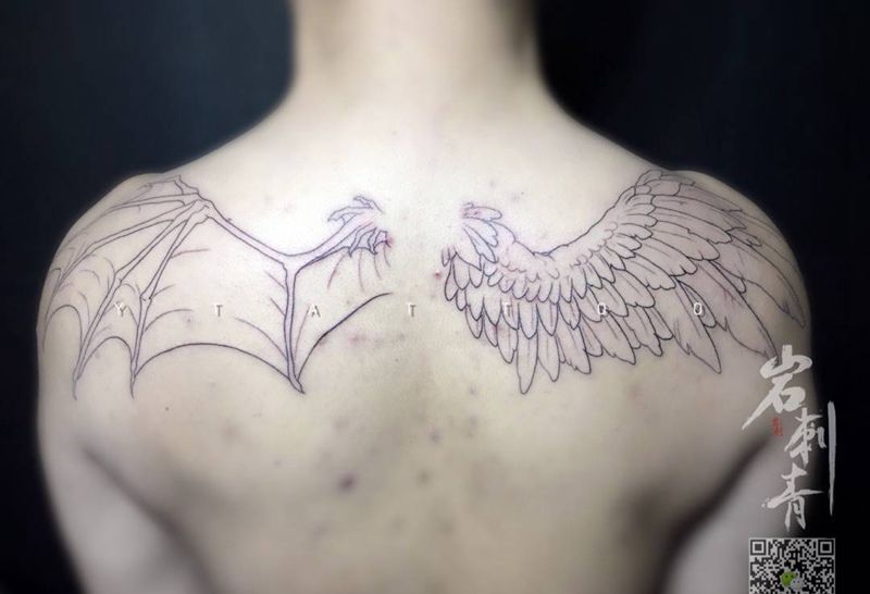 翅膀未完成纹身图片_背部欧美未完成纹身图案