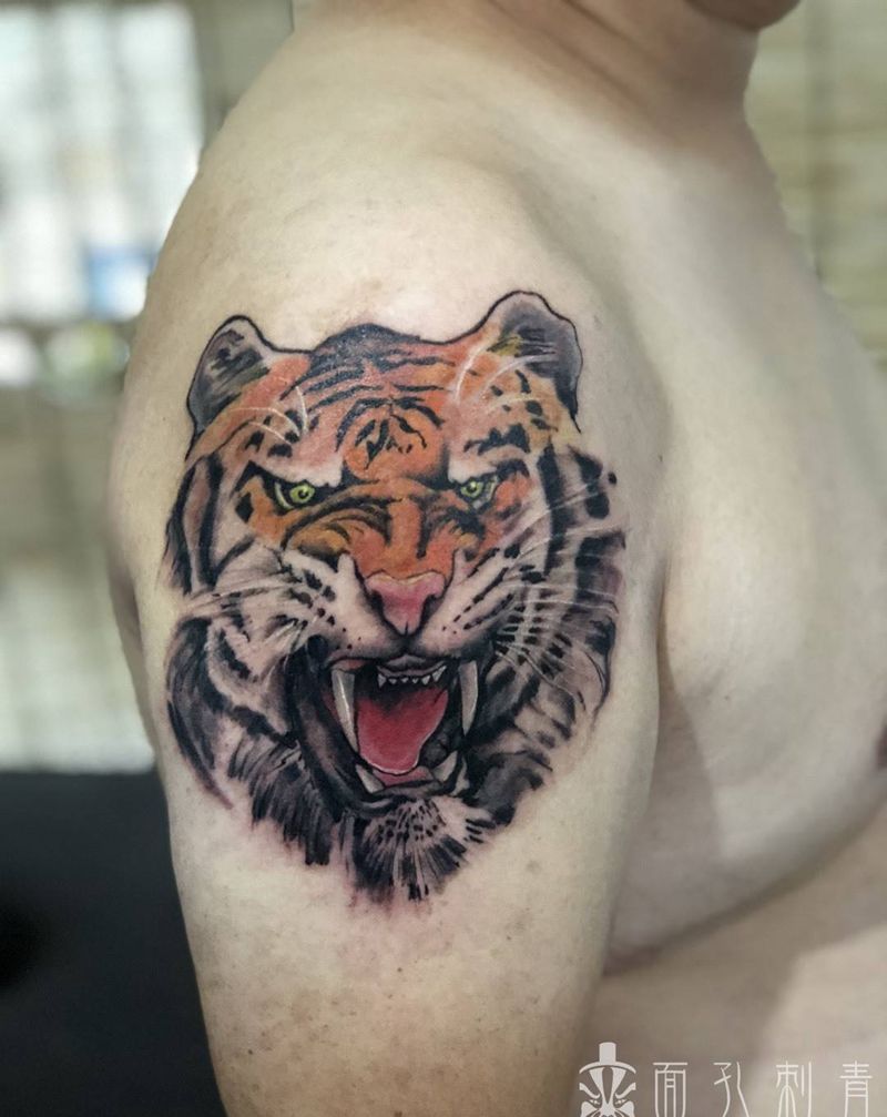 虎头纹身图片_手臂肩部老传统水墨纹身图案