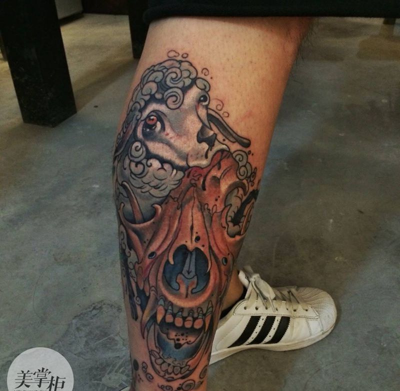 羊纹身图片_欧美肖像写实动物腿部纹身图案