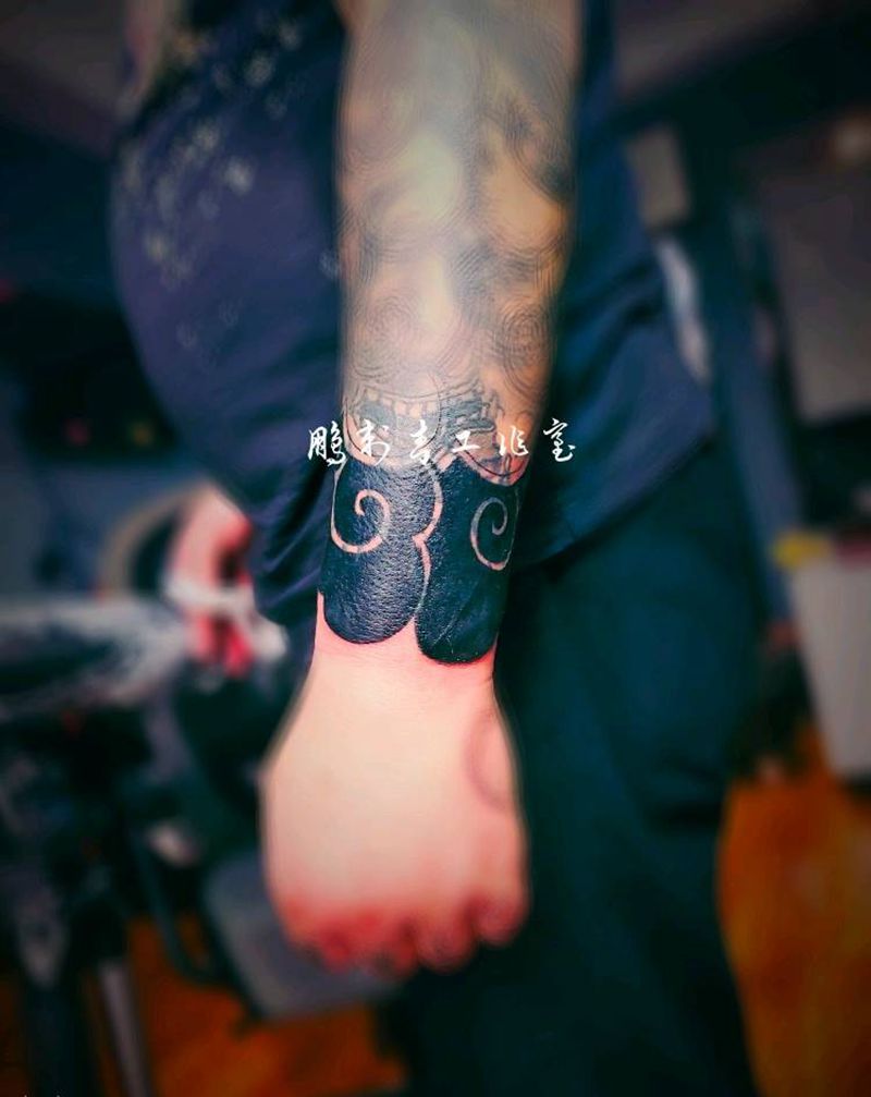 暴力遮盖纹身图片_手臂纹身图案