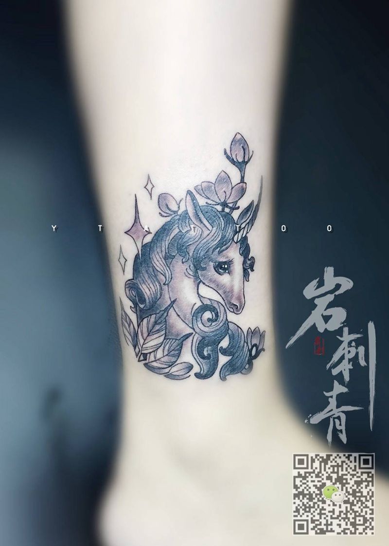 独角兽纹身图片_成品腿部清新动物纹身图案