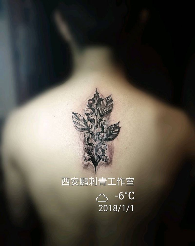 脊椎骨纹身图片_写实纹身图案