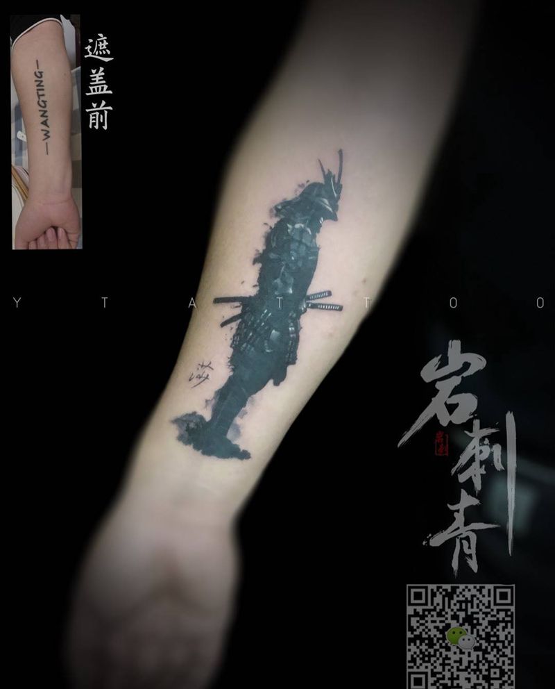 武士遮盖字母纹身图片_手臂水墨武士纹身图案