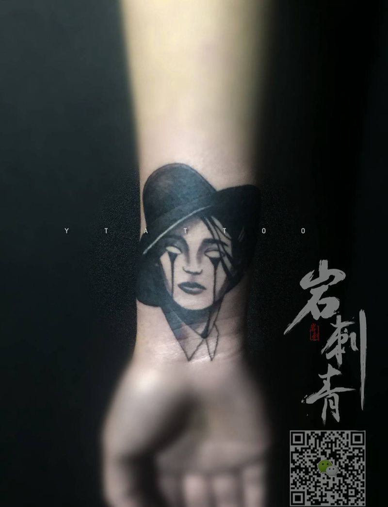 遮盖字母纹身图片_成品手臂欧美人物遮盖纹身图案