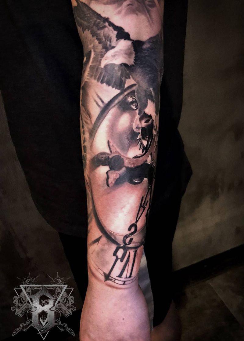 时钟纹身图片_成品手臂手部欧美写实图腾静物宗教传统鬼神纹身图案