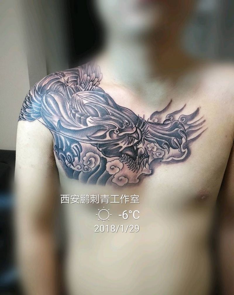 披肩貔貅纹身图片_传统纹身图案