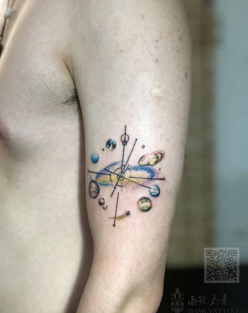 星球纹身图片_手臂肩部水彩纹身图案