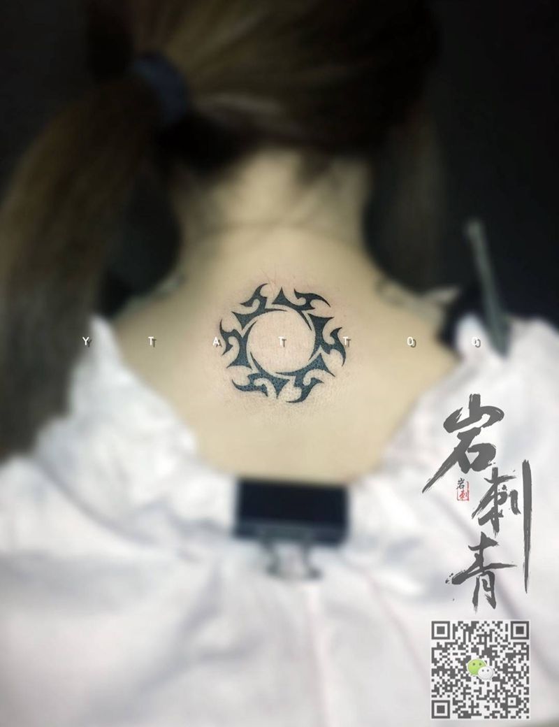 图腾纹身图片_成品背部清新图腾纹身图案
