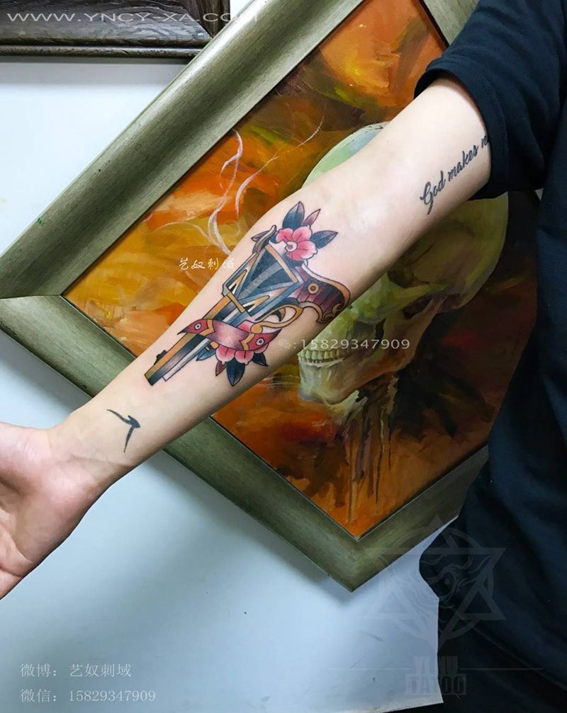 Old school手枪遮盖[愉快]。此图非完全原创，借鉴了国外的图集纹身图片_成品手臂欧美艺奴刺域纹身图案