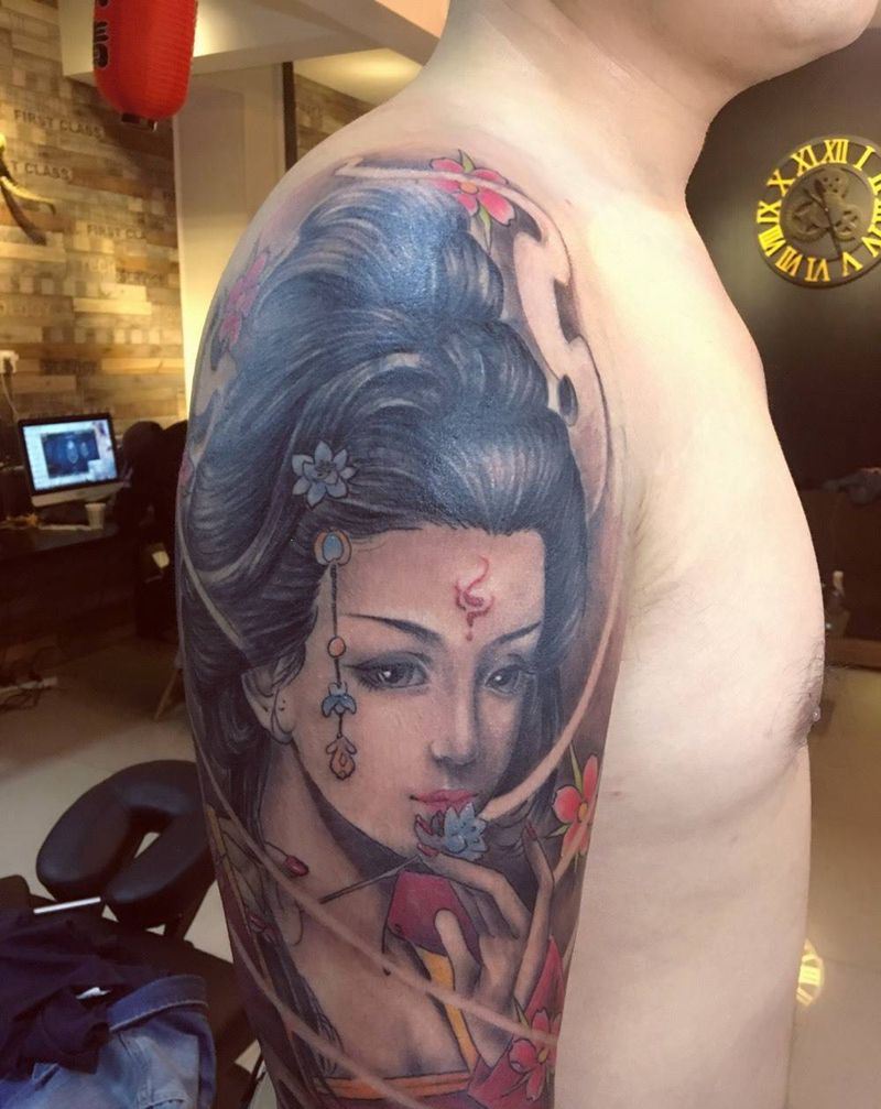 大臂艺妓遮盖纹身图片_西安义刺青成品人物传统手臂肖像纹身图案