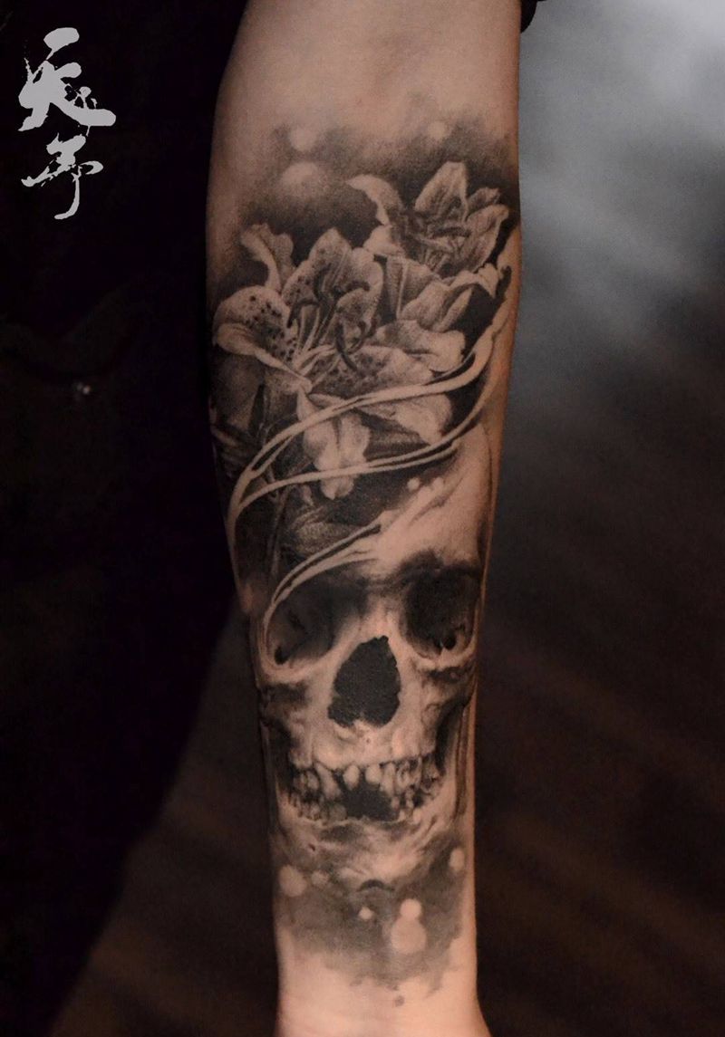西安天予刺青素描作品纹身图片_成品手臂欧美写实肖像人物西安黑灰暗黑骷髅纹身图案