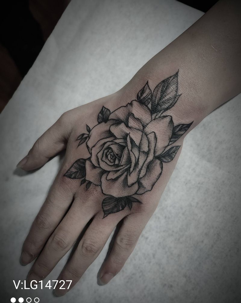 玫瑰纹身图片_手部纹身图案